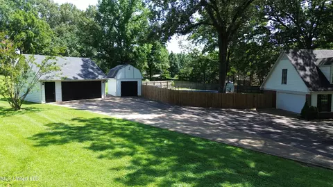 Exterior - 1680 Cedar Bend Rd, Hernando, MS 38632 photo 4 of 12