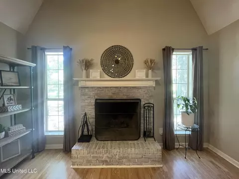 Living - 1680 Cedar Bend Rd, Hernando, MS 38632 photo 1 of 2