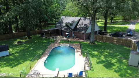 Exterior - 1680 Cedar Bend Rd, Hernando, MS 38632 photo 9 of 12
