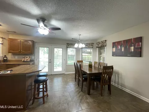 Dining - 1680 Cedar Bend Rd, Hernando, MS 38632 photo 2 of 2