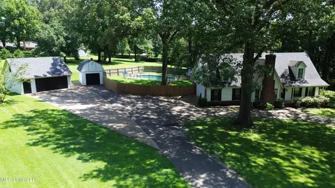 Exterior - 1680 Cedar Bend Rd, Hernando, MS 38632 photo 3 of 12
