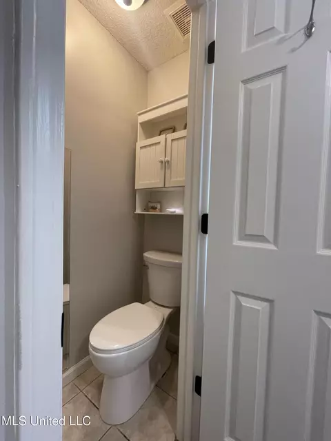 Bath - 1680 Cedar Bend Rd, Hernando, MS 38632 photo 5 of 7