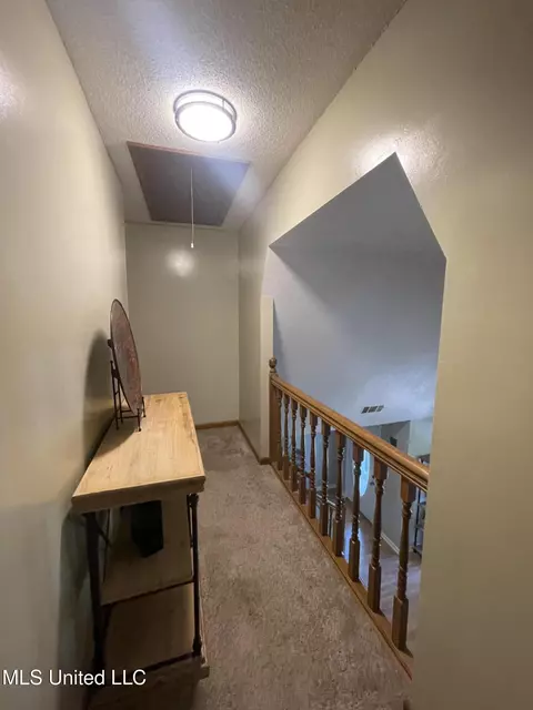 Entry Way - 1680 Cedar Bend Rd, Hernando, MS 38632 photo 3 of 5