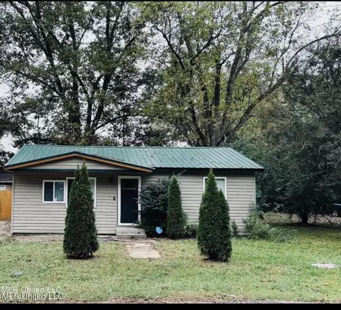 108 Ozbirn St, Batesville, MS 38606