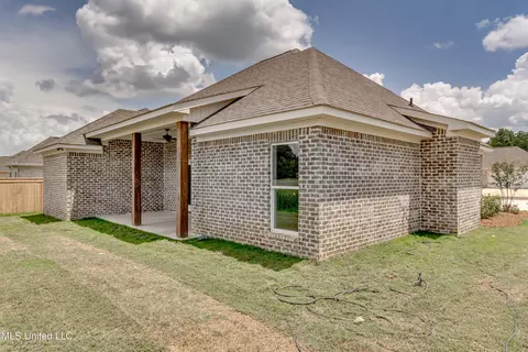 Exterior - 400 Butternut Dr, Canton, MS 39046 photo 7 of 8