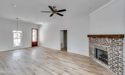 Living - 400 Butternut Dr, Canton, MS 39046 photo 2 of 4