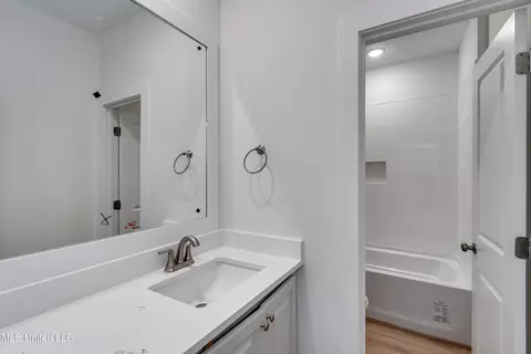 Bath - 400 Butternut Dr, Canton, MS 39046 photo 1 of 6