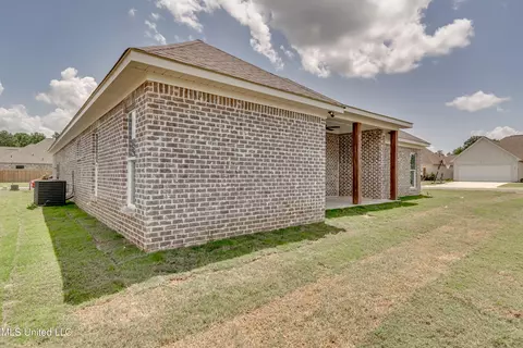 Exterior - 400 Butternut Dr, Canton, MS 39046 photo 4 of 8