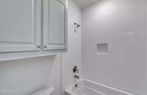 Bath - 400 Butternut Dr, Canton, MS 39046 photo 2 of 6