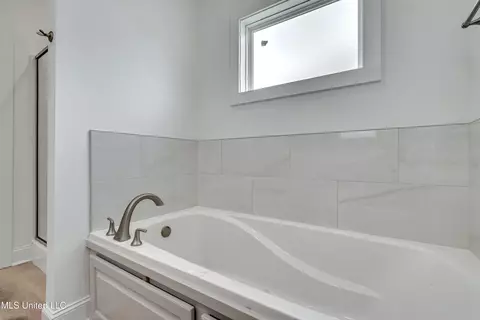 Bath - 400 Butternut Dr, Canton, MS 39046 photo 5 of 6