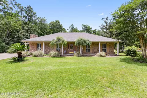 8327 Kahala Dr, Diamondhead, MS 39525