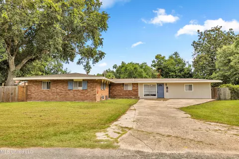 1419 Georgia Pl, Gulfport, MS 39507