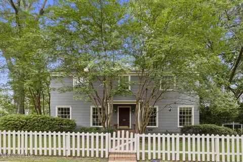 1616 Linden Pl, Jackson, MS 39202