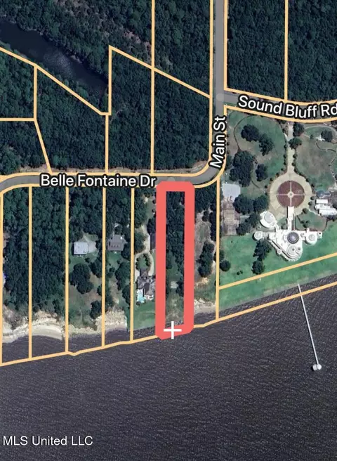 5705 Belle Fontaine Dr, Ocean Springs, MS 39564