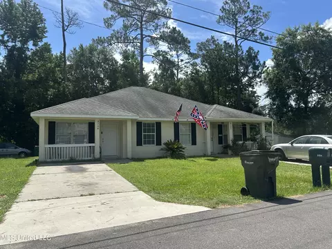 8104 Leake St #2, Bay Saint Louis, MS 39520