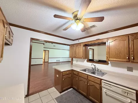 155 W Foxwood Circle Cir, Hernando, MS 38632 photo 3