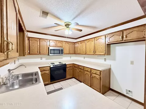 155 W Foxwood Circle Cir, Hernando, MS 38632 photo 2