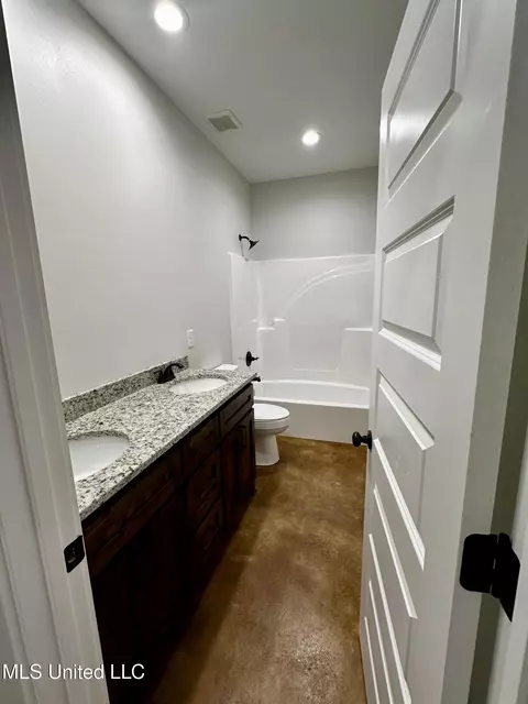 Bath - 6209 Mccormack Rd, Moss Point, MS 39562 photo 3 of 3