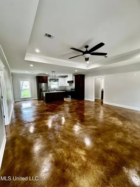 Living - 6209 Mccormack Rd, Moss Point, MS 39562 photo 1 of 2