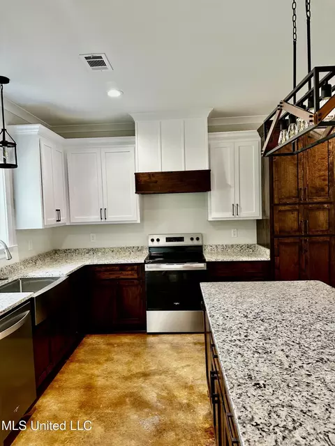 Kitchen - 6209 Mccormack Rd, Moss Point, MS 39562 photo 1 of 3