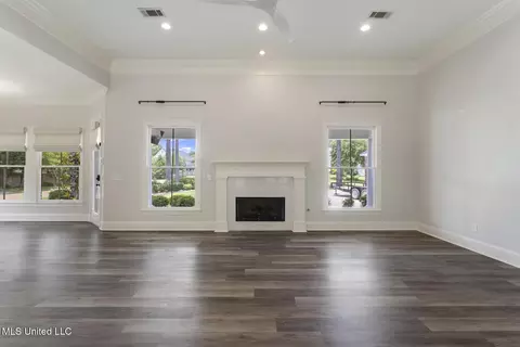 Living - 100 Laird Ave, Madison, MS 39110 photo 1 of 3