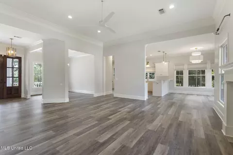Living - 100 Laird Ave, Madison, MS 39110 photo 3 of 3
