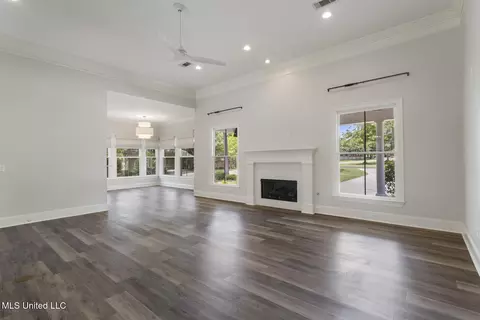 Living - 100 Laird Ave, Madison, MS 39110 photo 2 of 3