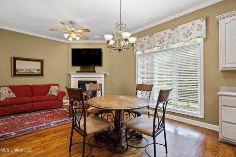 Dining - 193 E Crockett Loop, Hernando, MS 38632 photo 2 of 2