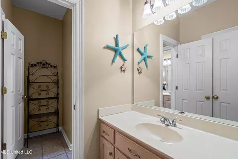 Bath - 193 E Crockett Loop, Hernando, MS 38632 photo 5 of 8