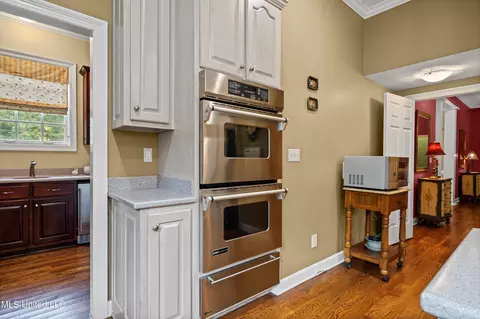 Kitchen - 193 E Crockett Loop, Hernando, MS 38632 photo 3 of 3