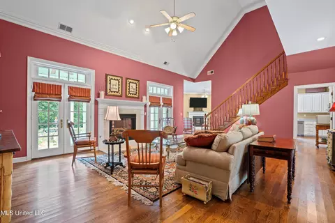 Living - 193 E Crockett Loop, Hernando, MS 38632 photo 3 of 3
