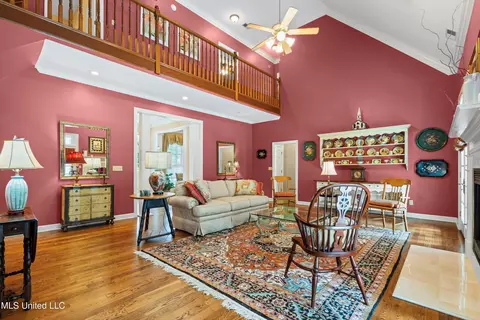 Living - 193 E Crockett Loop, Hernando, MS 38632 photo 2 of 3