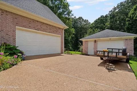 Exterior - 193 E Crockett Loop, Hernando, MS 38632 photo 4 of 22
