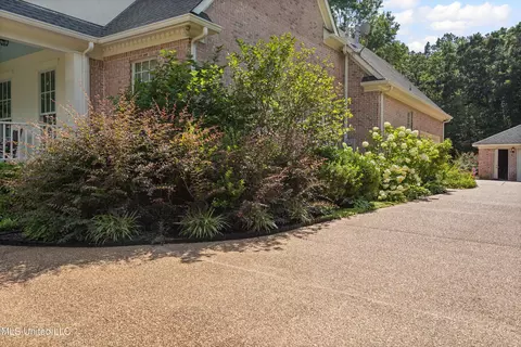 Exterior - 193 E Crockett Loop, Hernando, MS 38632 photo 11 of 22
