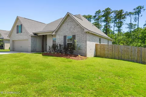 11645 Brookstone Dr, Ocean Springs, MS 39564
