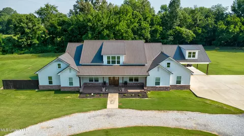 Exterior - 7100 County Line Rd, Coldwater, MS 38618 photo 8 of 9