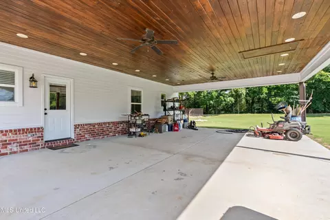 Exterior - 7100 County Line Rd, Coldwater, MS 38618 photo 7 of 9