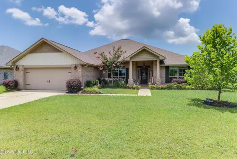 6225 Emerald Lake Dr, Biloxi, MS 39532