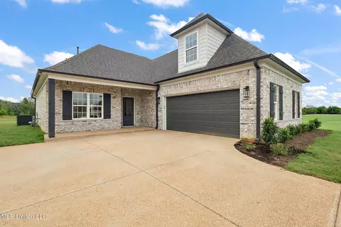 2176 Julianna Dr, Southaven, MS 38672