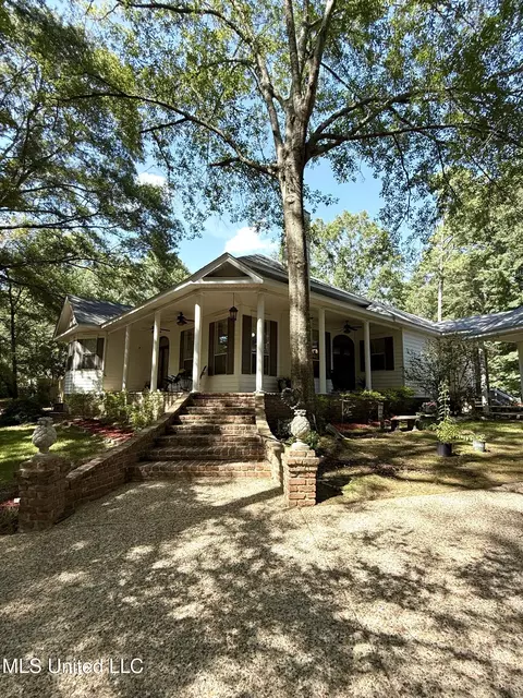 55 Quail Hollow Dr, Hattiesburg, MS 39402