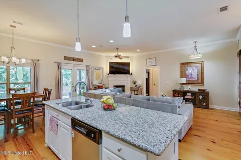 Kitchen - 218 Falls Xing, Madison, MS 39110 photo 2 of 4