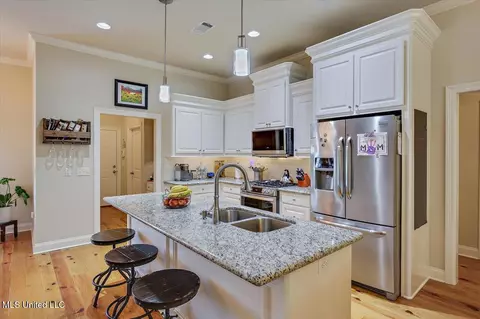 Kitchen - 218 Falls Xing, Madison, MS 39110 photo 4 of 4
