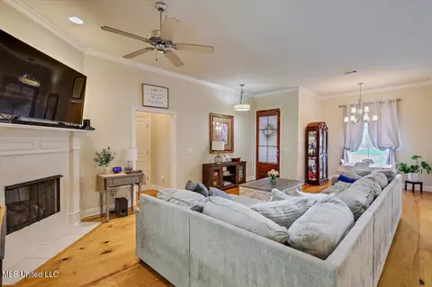 Living - 218 Falls Xing, Madison, MS 39110 photo 2 of 4