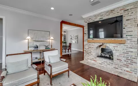 Living - 200 Arbor Trl, Brandon, MS 39047 photo 3 of 6