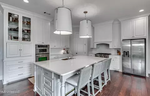 Kitchen - 200 Arbor Trl, Brandon, MS 39047 photo 3 of 8