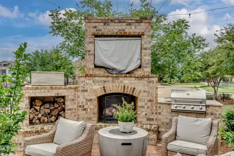 Exterior - 200 Arbor Trl, Brandon, MS 39047 photo 19 of 20