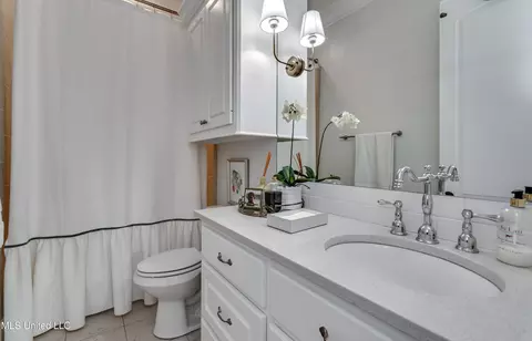 Bath - 200 Arbor Trl, Brandon, MS 39047 photo 8 of 10