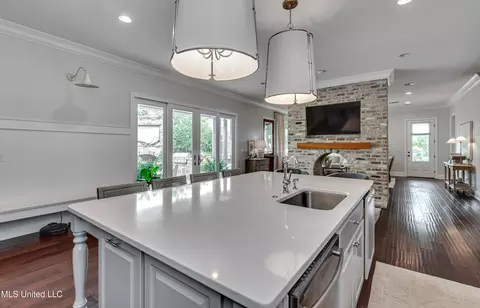 Kitchen - 200 Arbor Trl, Brandon, MS 39047 photo 4 of 8