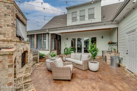 Exterior - 200 Arbor Trl, Brandon, MS 39047 photo 18 of 20
