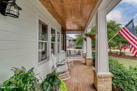 Exterior - 200 Arbor Trl, Brandon, MS 39047 photo 3 of 20